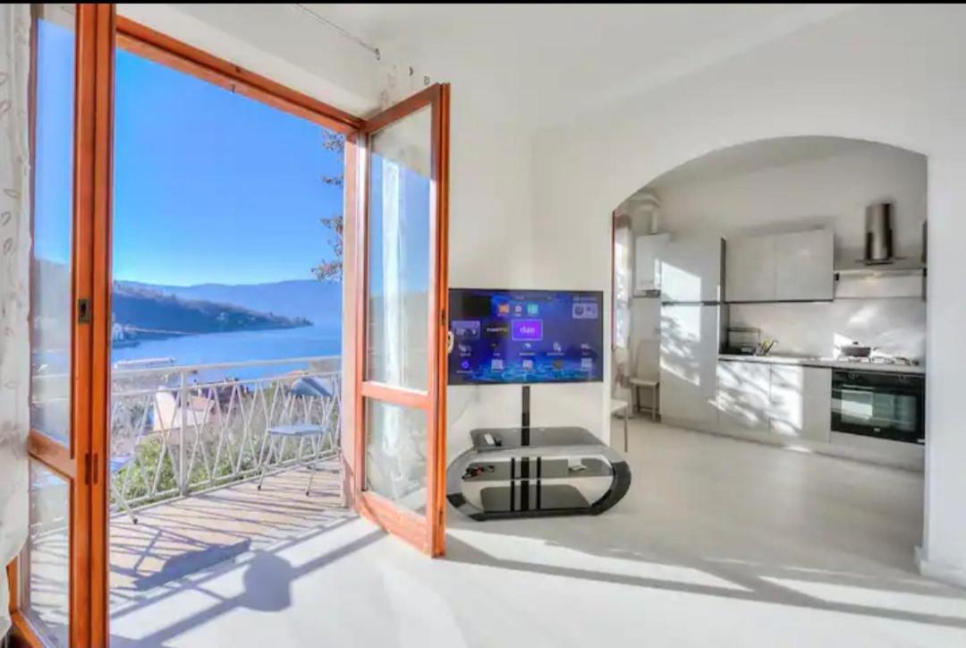 Apartment With View Lake Maggiore/Laveno Mombello Exterior foto